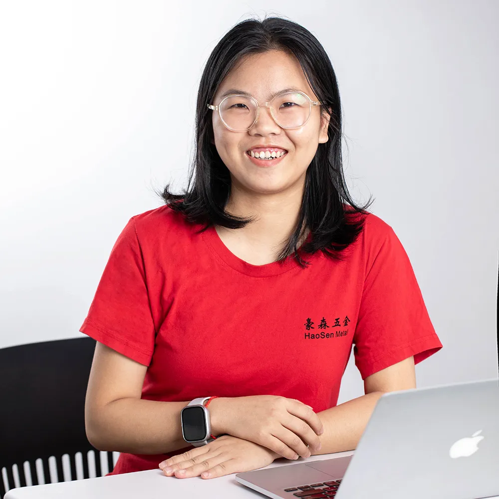 Lianhua Liu-Haosen Jewelry customer service staff assisting clients